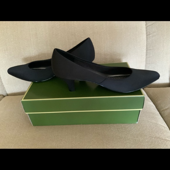 Shoes - Picture 3 of 7